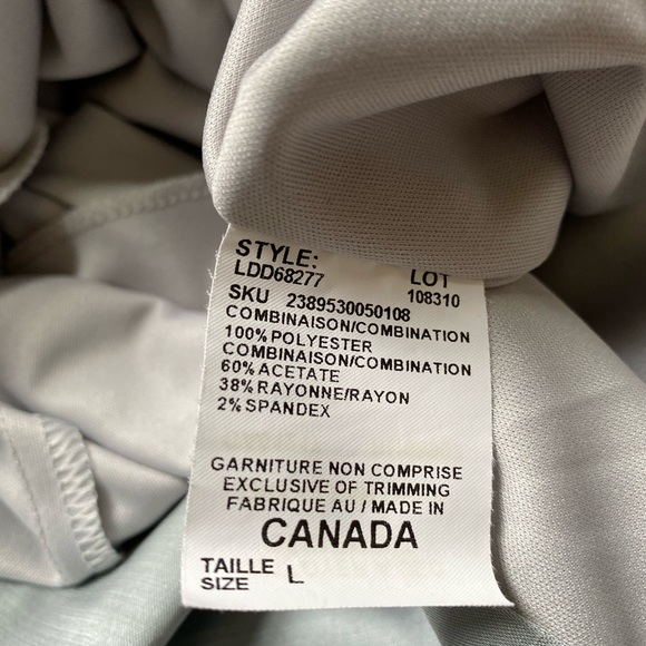 Le Chateau silver formal dress - Picture 10 of 10